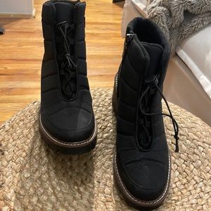 Blondo waterproof booties!